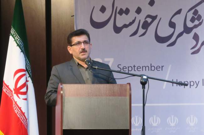 مدیرکل میراث فرهنگی خوزستان خبر داد: ۱۷ اثر صنایع دستی خوزستان نشان ملی مرغوبیت دریافت کردند.