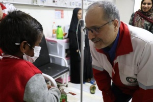 طرح یلدانه با حضور دبیر کل جمعیت هلال احمر در کنار کودکان سرطانی بستری در بیارستان شهید بقایی 2 شهرستان اهواز برگزار شد