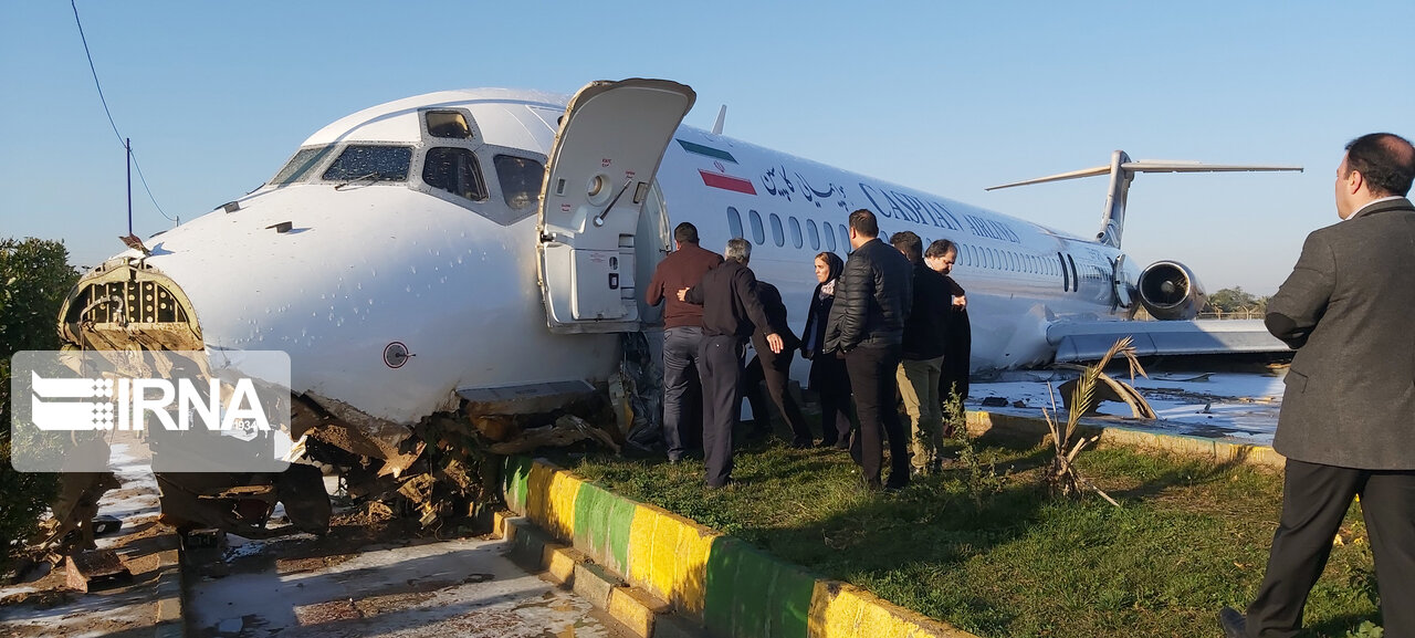 بررسی فنی حادثه خروج هواپیما از باند فرودگاه ماهشهر آغاز شد