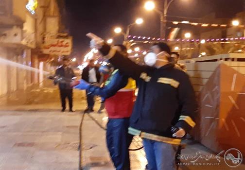 ضد عفونی کردن معابر مرکز شهر اهواز توسط سازمان آتش نشانی