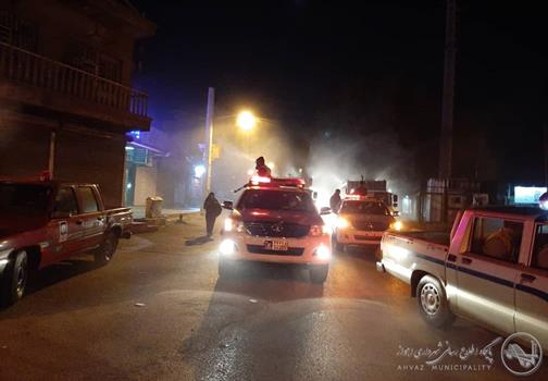 تداوم عملیات شستشوی و ضدعفونی معابر سطح شهر اهواز توسط آتش نشانان در مبارزه با ویروس کرونا