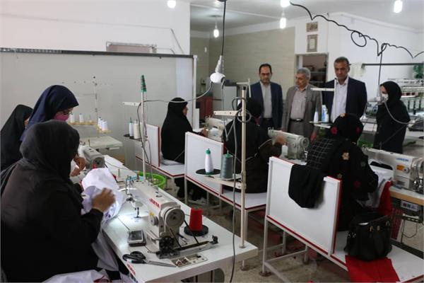 بازدید مدیرکل فرهنگ و ارشاد اسلامی خوزستان از کارگاه های تولید ماسک در اهواز