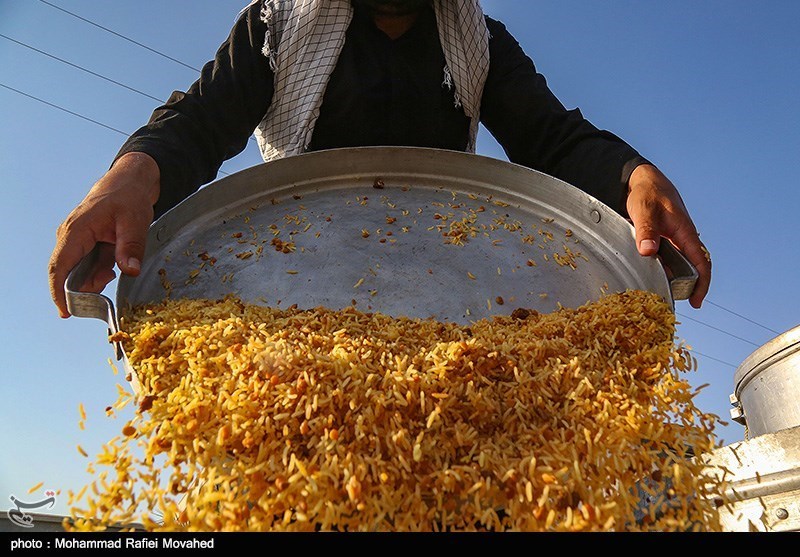 ۳۰۰ هزار پرس غذای گرم به‌جای برپایی سفره‌های افطاری برای مددجویان خوزستان تهیه شد
