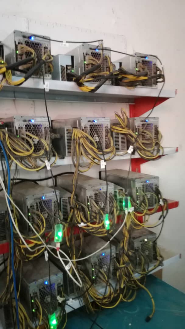 12 دستگاه استخراج ارز دیجیتال در آبادان کشف شد/عوامل دستگیر شدند