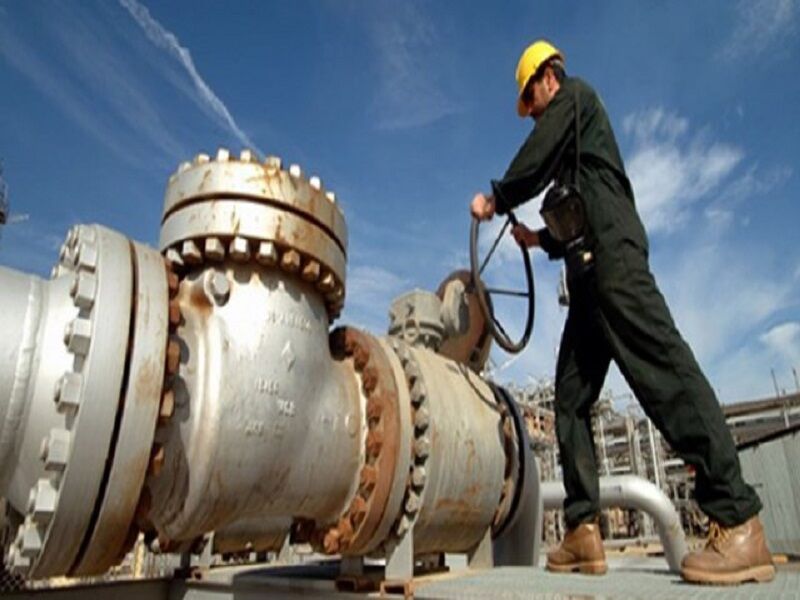 استاندار: بخشی از درآمد نفت در بودجه ۱۴۰۰ به خوزستان اختصاص یابد