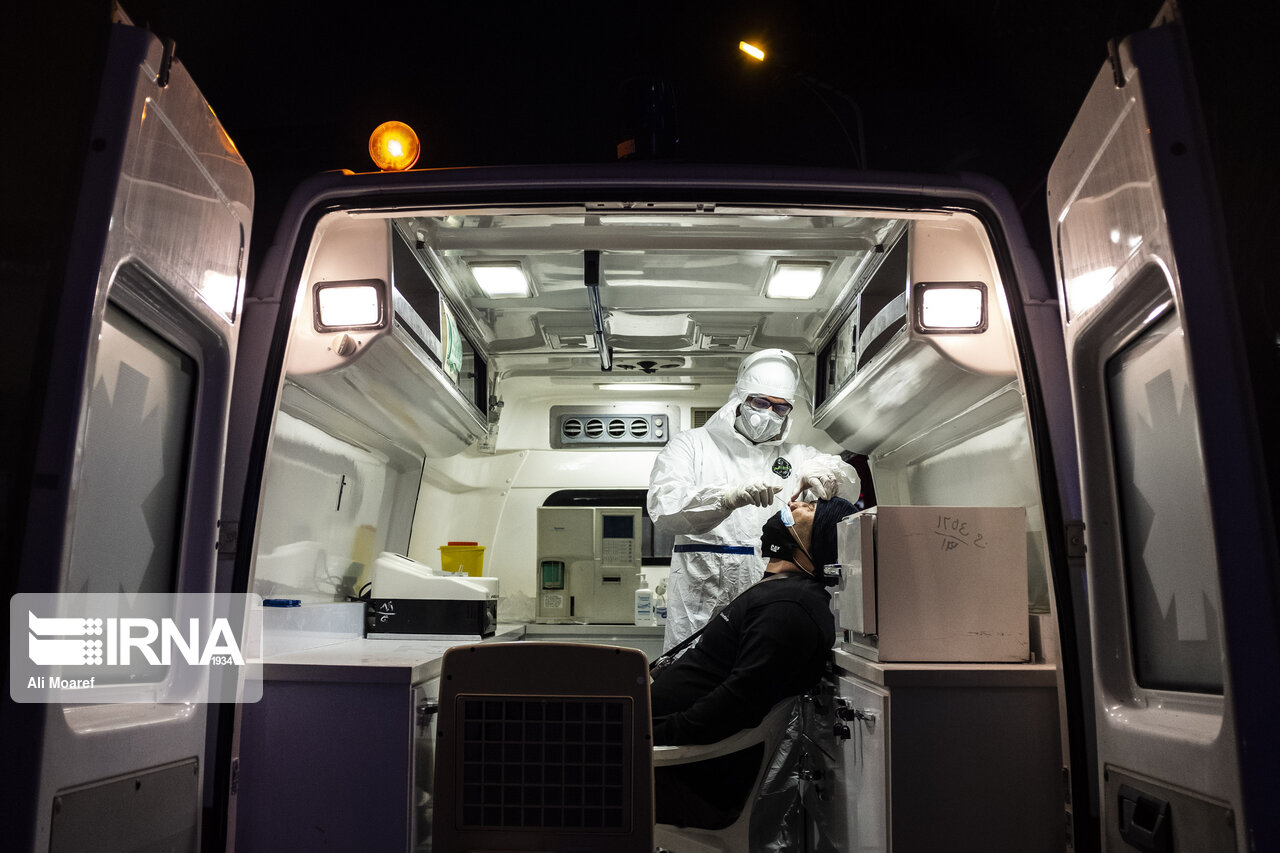 اتوبوس آمبولانس‌های اهواز ۴۵۰ تست پی سی آر انجام دادند