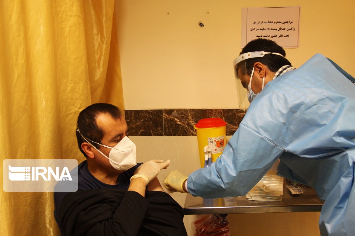 یک هزار و ۹۰۰ دوز واکسن کرونا به کادر درمان خوزستان تزریق شد