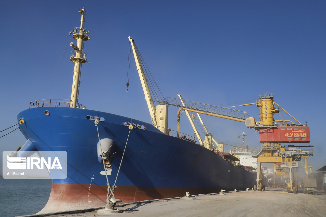 کشتی ۵۰هزار تنی گندم در بندرامام خمینی(ره) پهلو گرفت