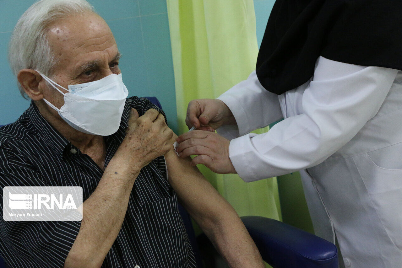 سالمندان خوزستانی برای تزریق دوز دوم واکسن منتظر پیامک باشند