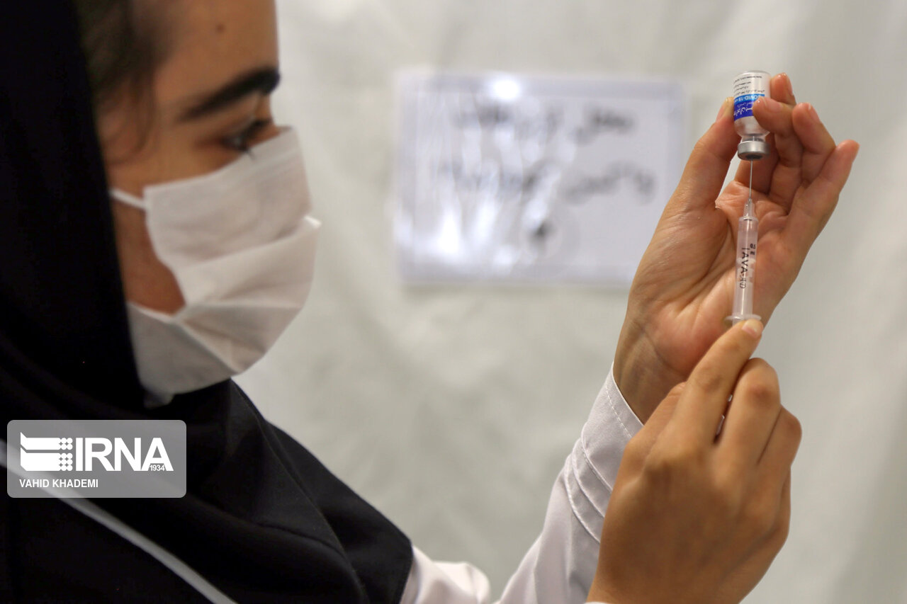 اهدای ۱۰۰ هزار سرنگ برای تزریق واکسن کرونا به مرکز بهداشت شرق اهواز