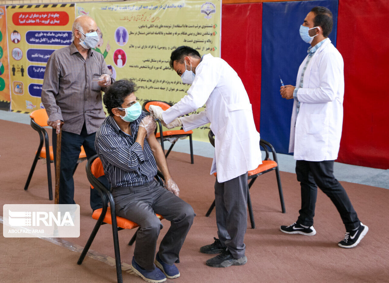 رییس مرکزبهداشت خوزستان:تزریق۲دز واکسن دربرابر سویه اومیکرون کافی نیست