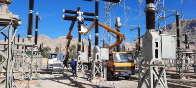 عملیات تعویض و جایگزینی بریکر قدرت خط رودبار در پست ۴۰۰ کیلوولت سد و نیروگاه شهید عباسپور
