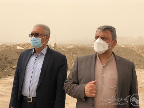 بازدید شهردار کلانشهر اهواز از پروژه زیرسازی و آماده سازی معابر منازل اتوبوسرانی در منطقه۳ در شرایط نامساعد جوی
