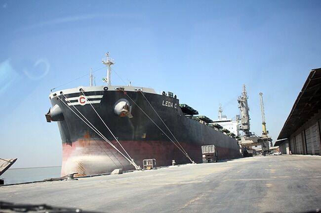 پهلوگیری ۲۸ فروند کشتی حامل نهاده‌‎های دامی در بندر امام خمینی